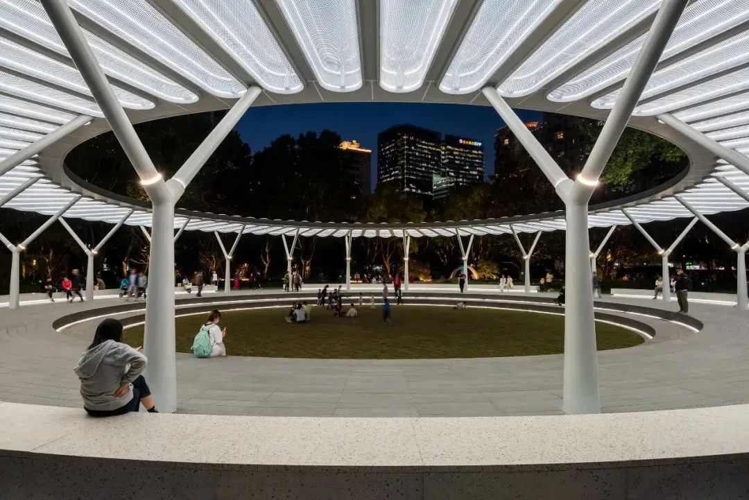大跨度异形 ETFE 渐变膜，商业中庭采光顶工程